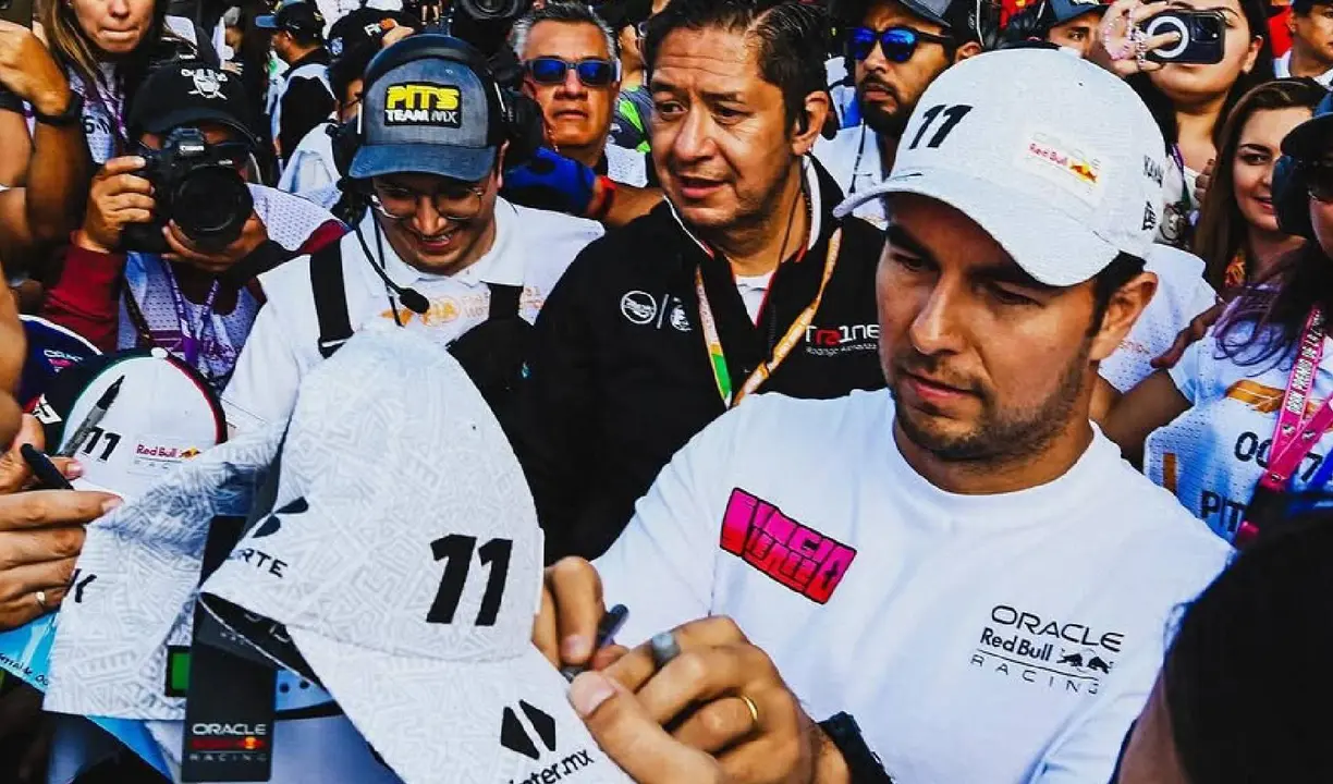 Checo P&eacute;rez, piloto profesional. /  Instagram: schecoperez