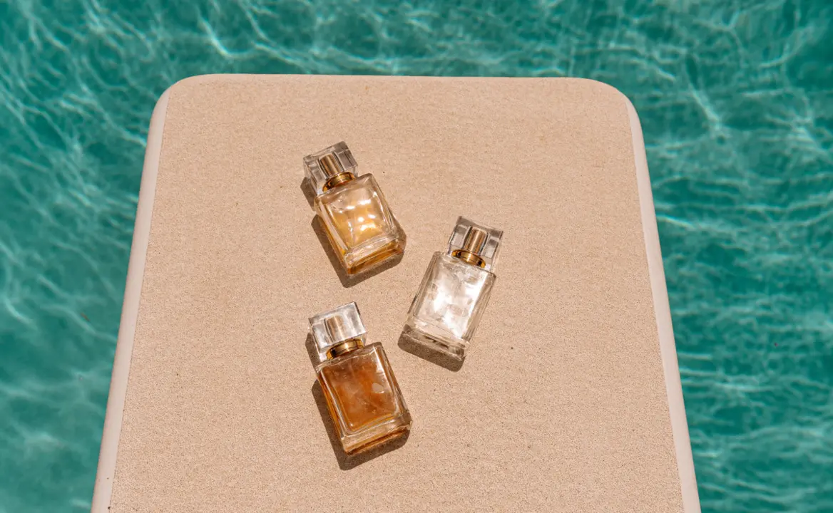 Autobronceador líquido en piscina.