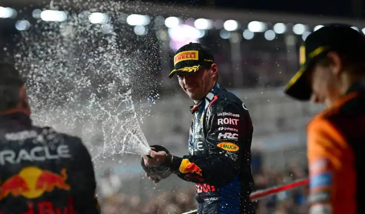 Max Verstappen celebrando su triunfo en el GP de Qatar 2024. /  @f1