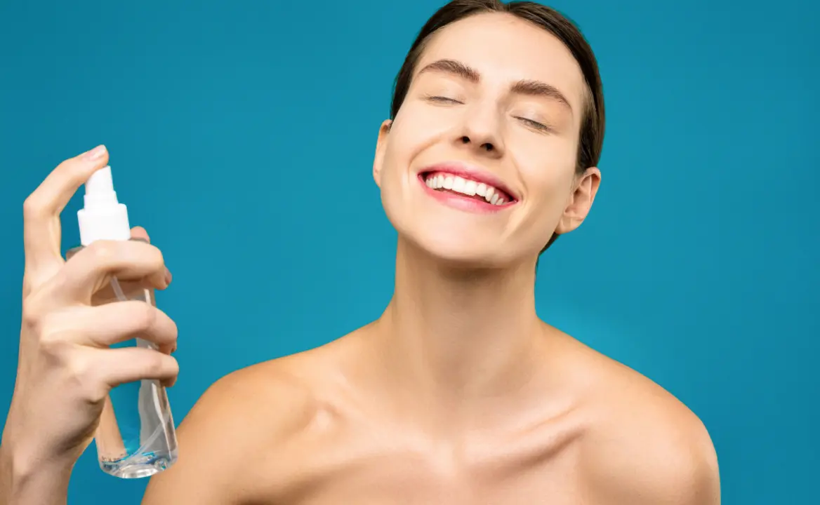 Bruma facial en formato spray.