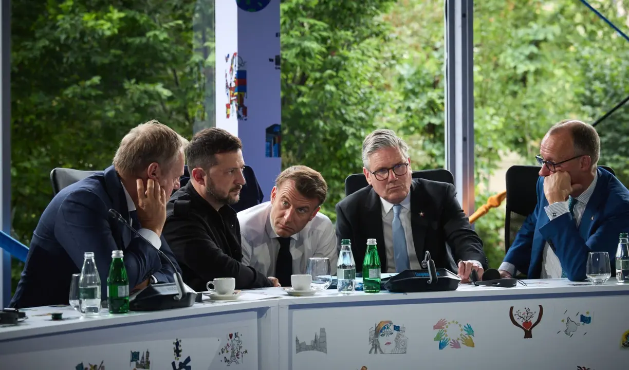 Donald Tusk, Volod&iacute;mir Zelenski, Keir Starmer, Emmanuel Macron y Friedrich Merz hablan por tel&eacute;fono con Donald Trump. / @ZelenskyyUa.