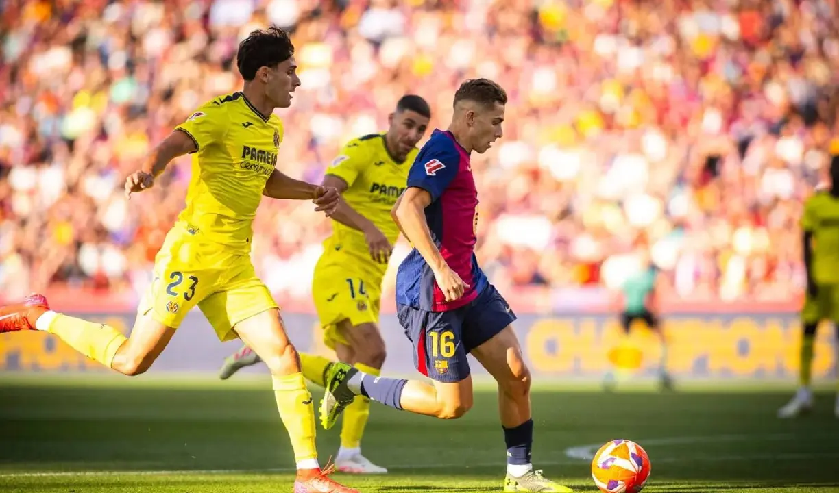Una acci&oacute;n del partido entre el Bar&ccedil;a y el Villarreal. /   www.fcbarcelona.es
