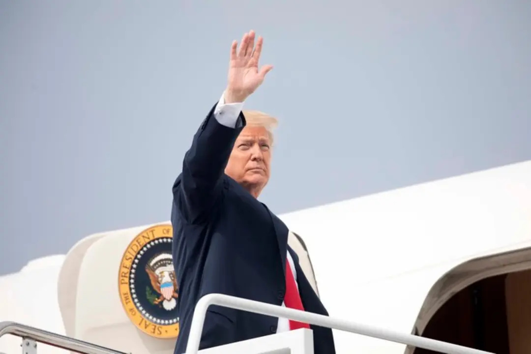 El presidente de EE UU, Donald Trump en el Air Force One. / White House