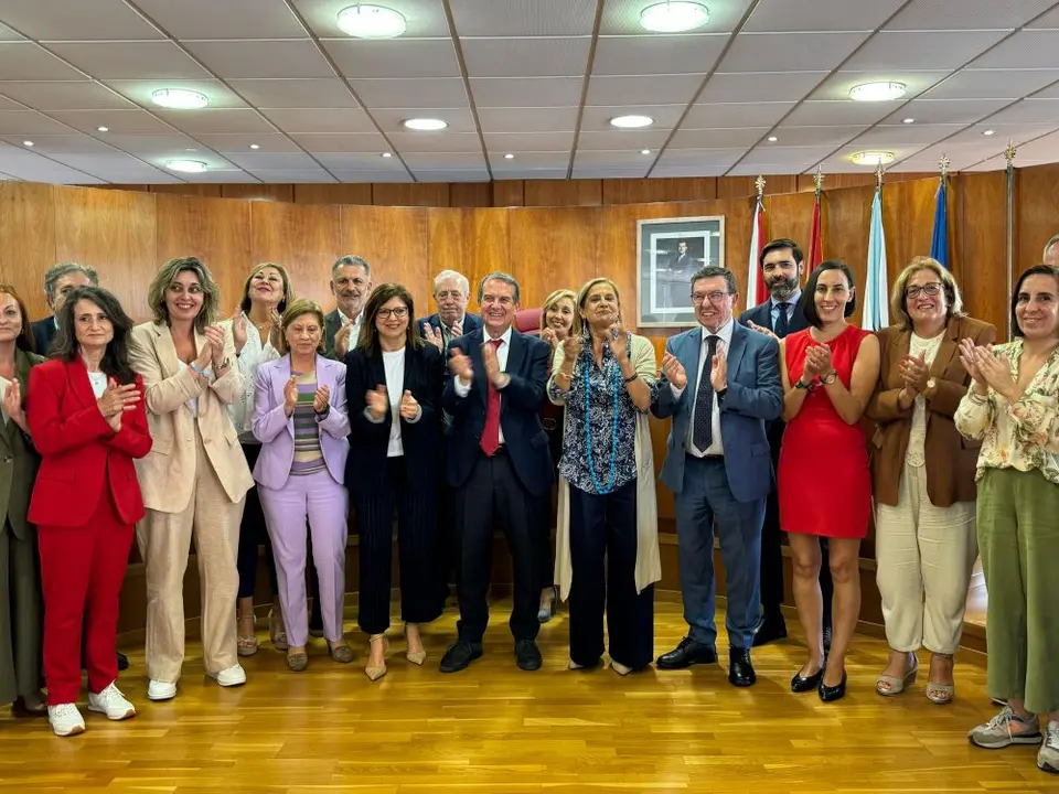 Abel Caballero con su equipo en el Concello de Vigo. / Mundiario