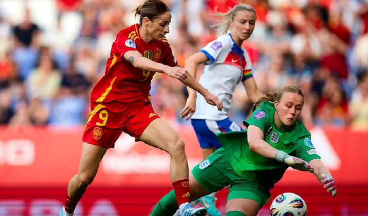 Una imagen del partido entre Espa&ntilde;a e Inglaterra    @SEFutbolFem