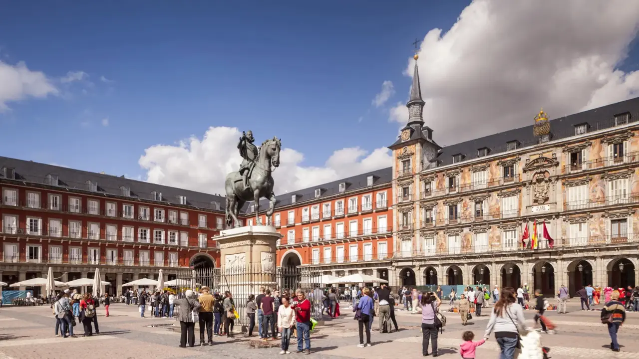 Turistas en Madrid. / RR. SS.