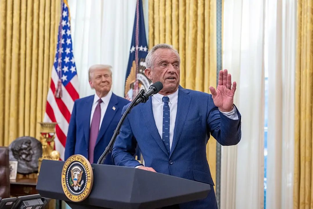 El secretario del Departamento de Salud de EE UU, Robert F. Kennedy Jr y Donald Trump. / White House