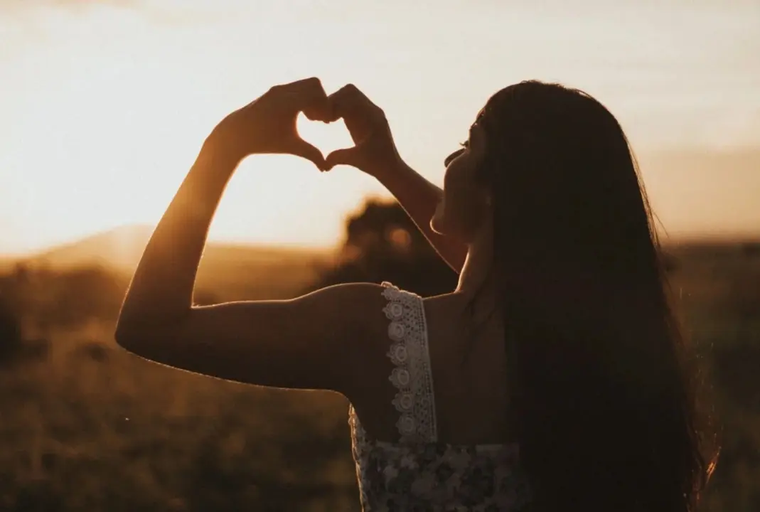 Una joven con amor propio. / RR. SS.