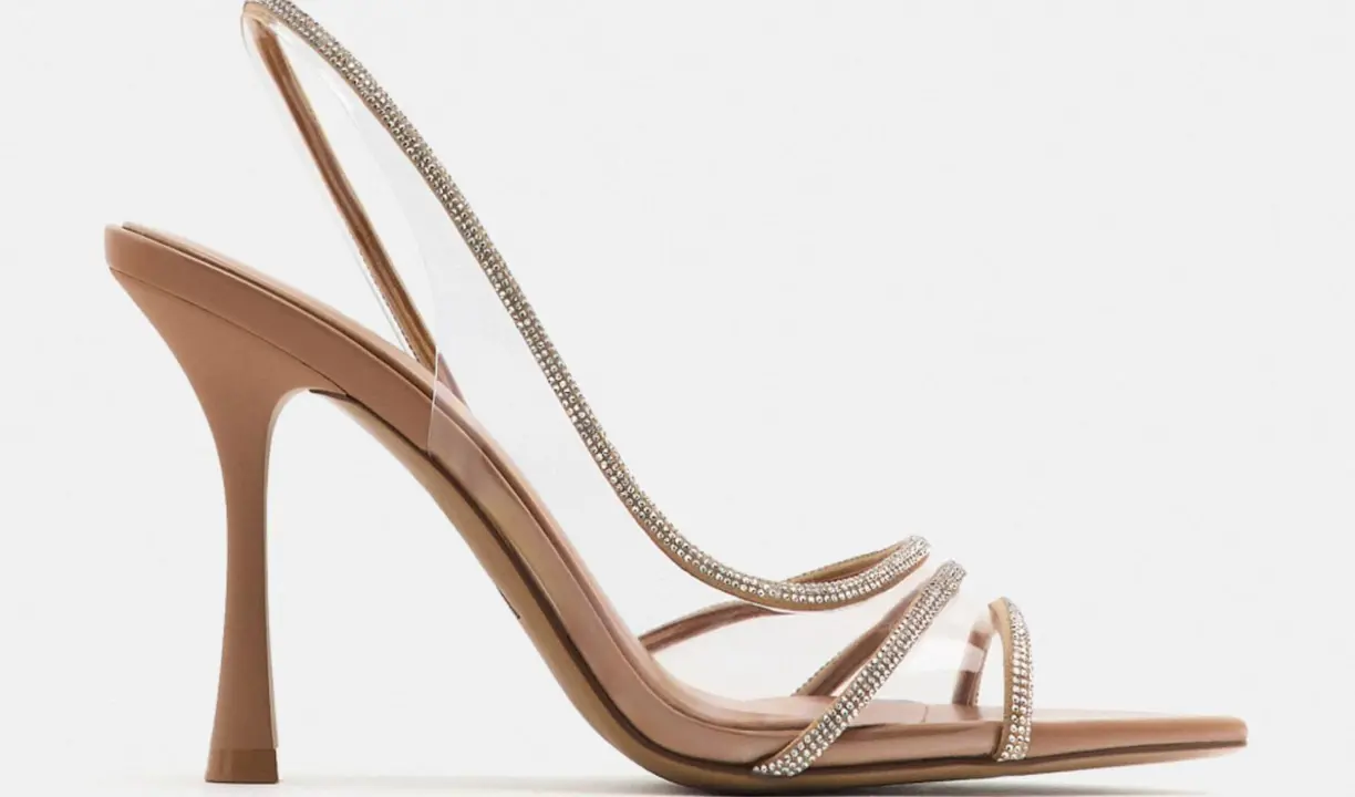 Sandalias de tac&oacute;n de Zara. / RRSS.