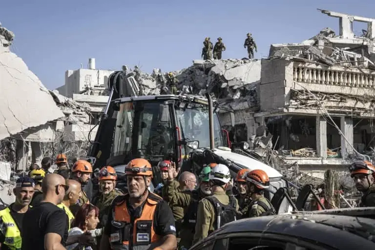 Da&ntilde;os causados en Teher&aacute;n, Ir&aacute;n, por las bombas de Israel. / RR SS.