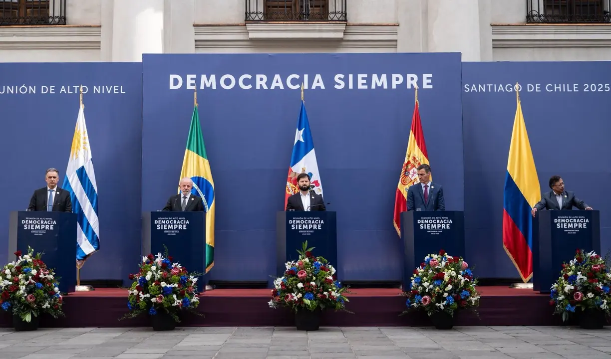 Yamand&uacute; Orsi, presidente de Uruguay; Lu&iacute;s Inacio Lula da Silva, presidente de Brasil; Gabriel Boric, presidente de Chile; Pedro S&aacute;nchez, presidente del Gobierno de Espa&ntilde;a; y Gustavo Petro, presidente de Colombia. / @GabrielBoric.