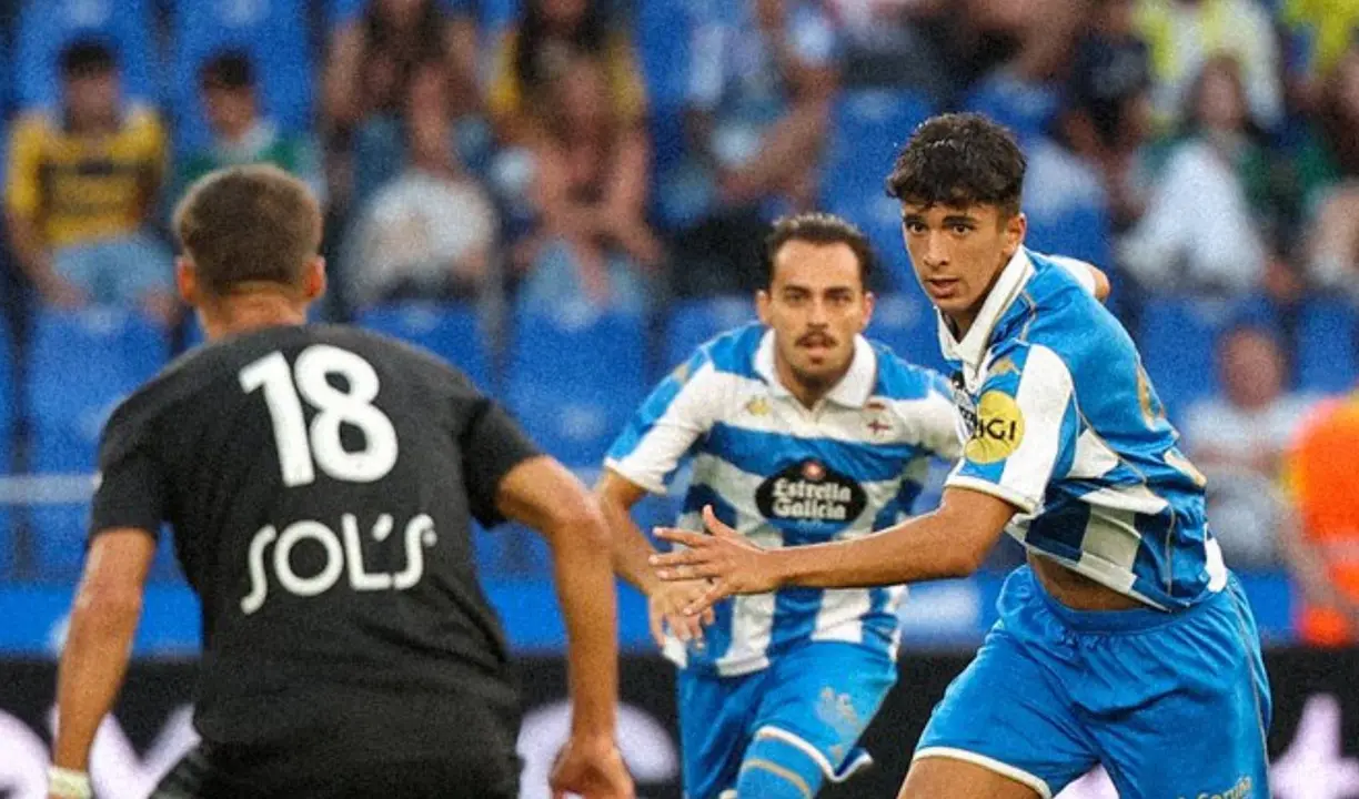 Una acci&oacute;n del partido entre el D&eacute;por y el Le Havre. /  @rcdeportivo