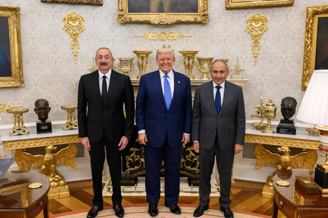 Ilham Al&iacute;yev, presidente de Azerbaiy&aacute;n; Donald Trump, presidente de EE UU y Nikol Pashinyan, primer ministro de Armenia. / White House