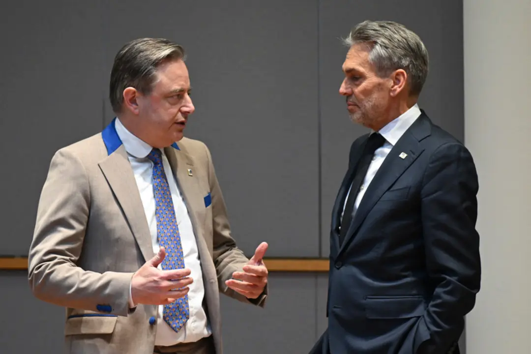 Bart de Wever, primer ministro de B&eacute;lgica y Dick Schoof, primer ministro de Pa&iacute;ses Bajos. / Consejo Europeo