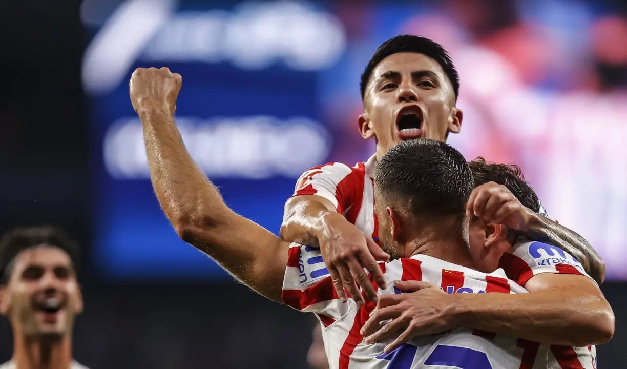 Los jugadores del Atl&eacute;tico celebrando un tanto en un partido. /   @atleti