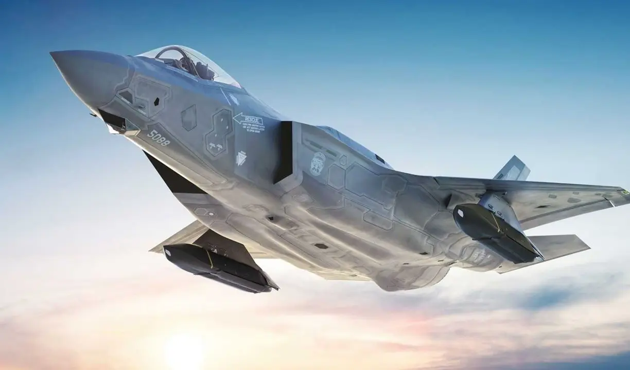 Avi&oacute;n de combate. / @EmmaRincon en X