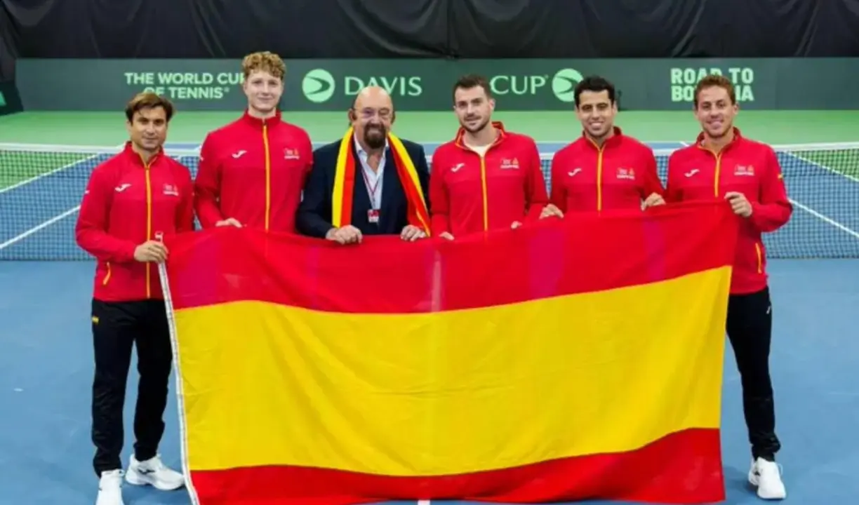 El equipo de Copa Davis espa&ntilde;ol que jug&oacute; ante Suiza. / @rfetenis