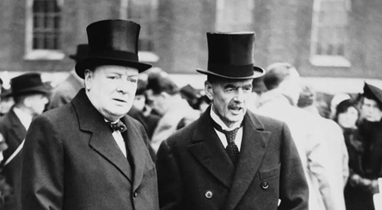 Winston Churchill, Neville Chamberlain y la historia. /Wikimedia Commons