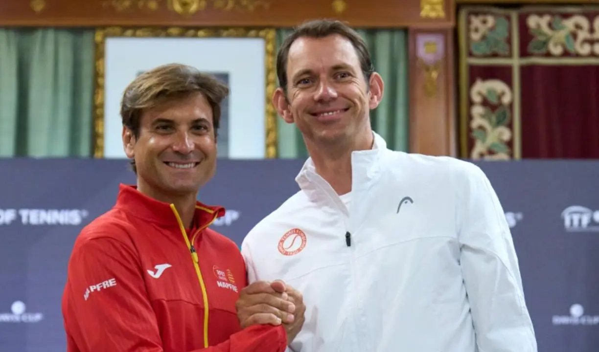 David Ferrer y Frederik Nielsen. /  @daviscup
