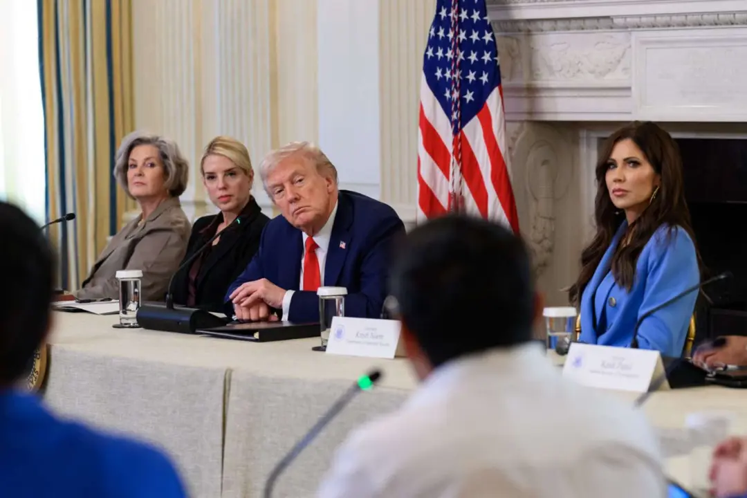 Donald Trump, Susie Wiles, Pam Bondi y Kristi Noem. / @WhiteHouse