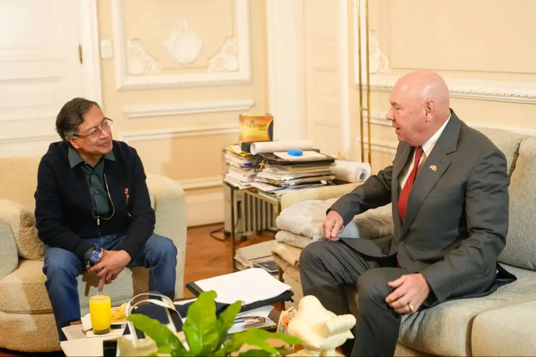 Gustavo Petro, presidente de Colombia, y John McNamara, encargado de negocios de EE UU. / @infopresidencia