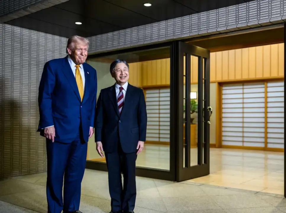 Donald Trump, presidente de EE UU junto a Hiro-no-miya Naruhito, emperador de Jap&oacute;n. / White House