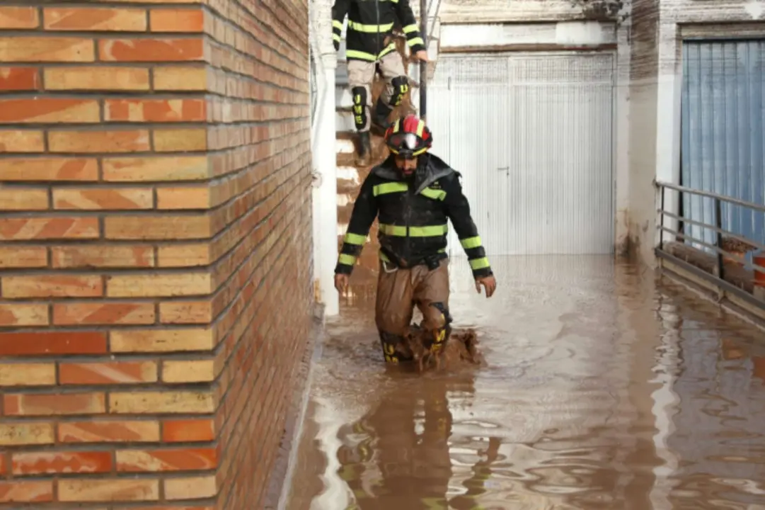 Efectivos de la Unidad Militar de Emergencias en medio de la dana en la Comunidad Valenciana. / UME