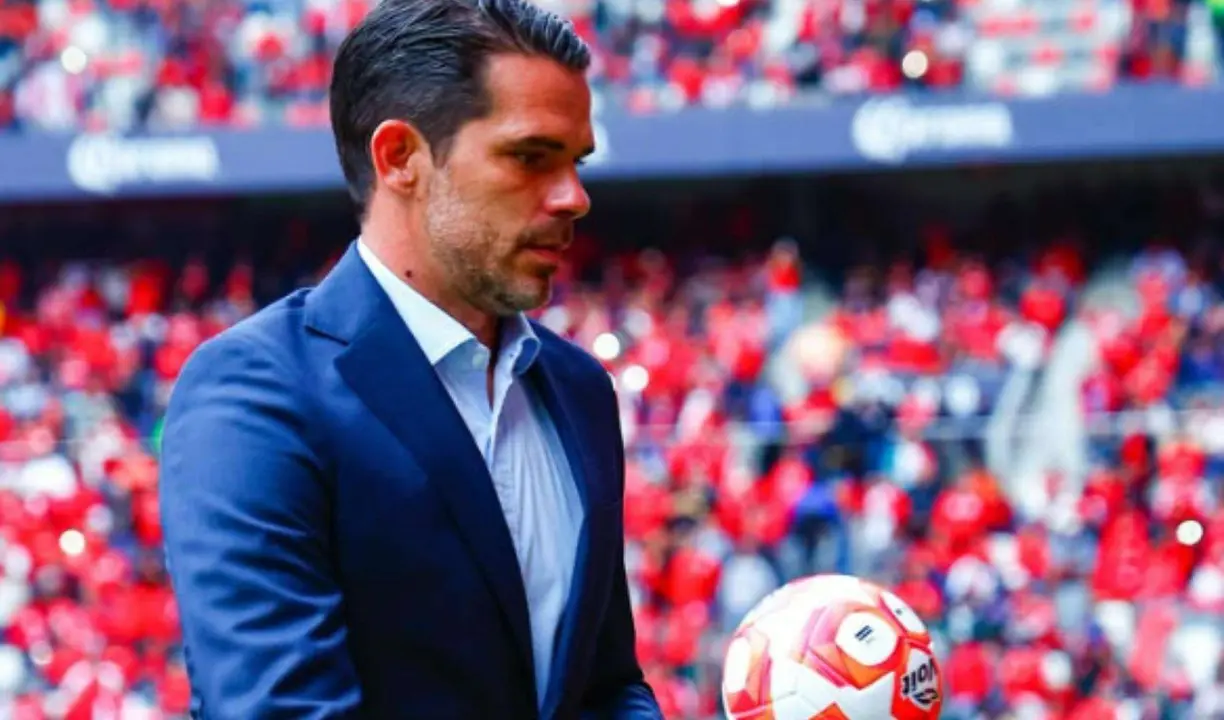 Fernando Gago, entrenador argentino. /  Instagram: clubnecaxa
