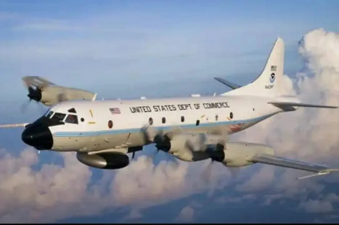 El WP-3D Ori&oacute;n Kermit, uno de los aviones caza huracanes de la NOAA, con mayor n&uacute;mero de exploraciones en las tormentas m&aacute;s extremas del Caribe. / RR SS.