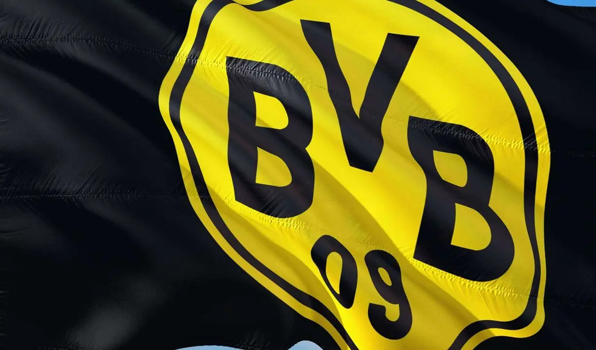 Bandera con el escudo del Borussia Dortmund. / Pixabay