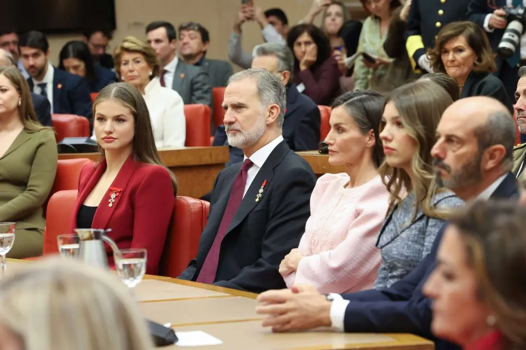 Los Reyes, acompa&ntilde;ados por la Princesa de Asturias y la Infanta Sof&iacute;a, han presidido el acto &ldquo;50 a&ntilde;os despu&eacute;s: la Corona en el tr&aacute;nsito a la democracia&rdquo;. / @CasaReal.