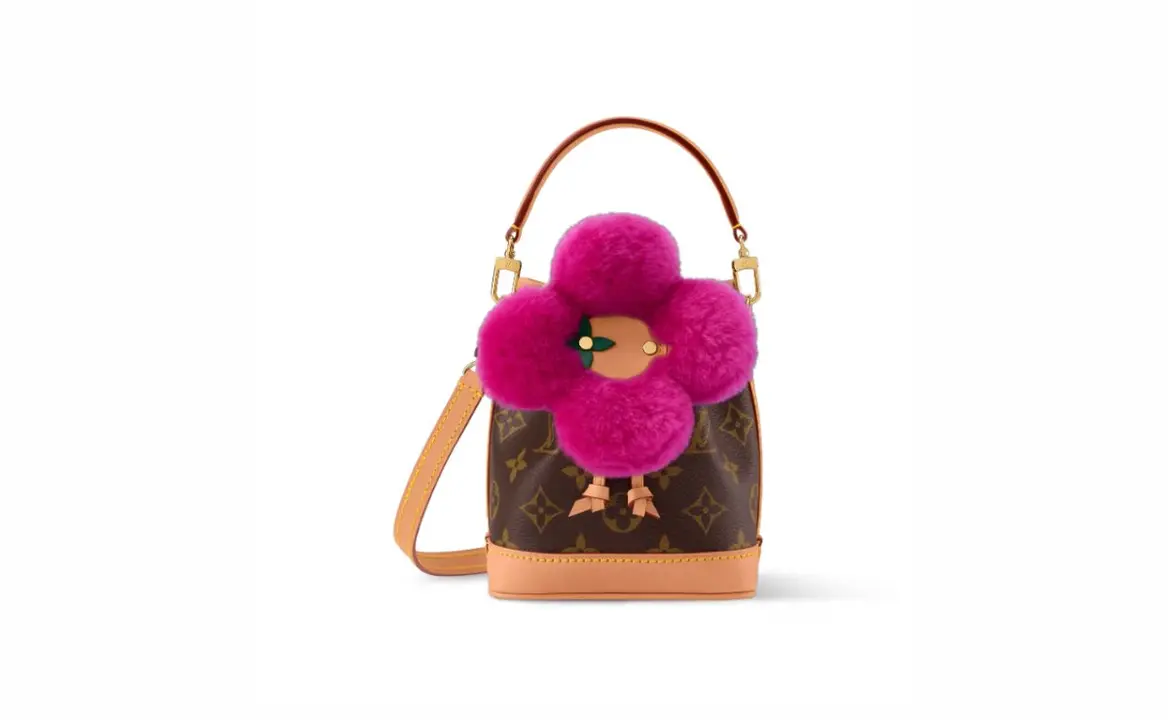 Bolso con charm, LV.com.