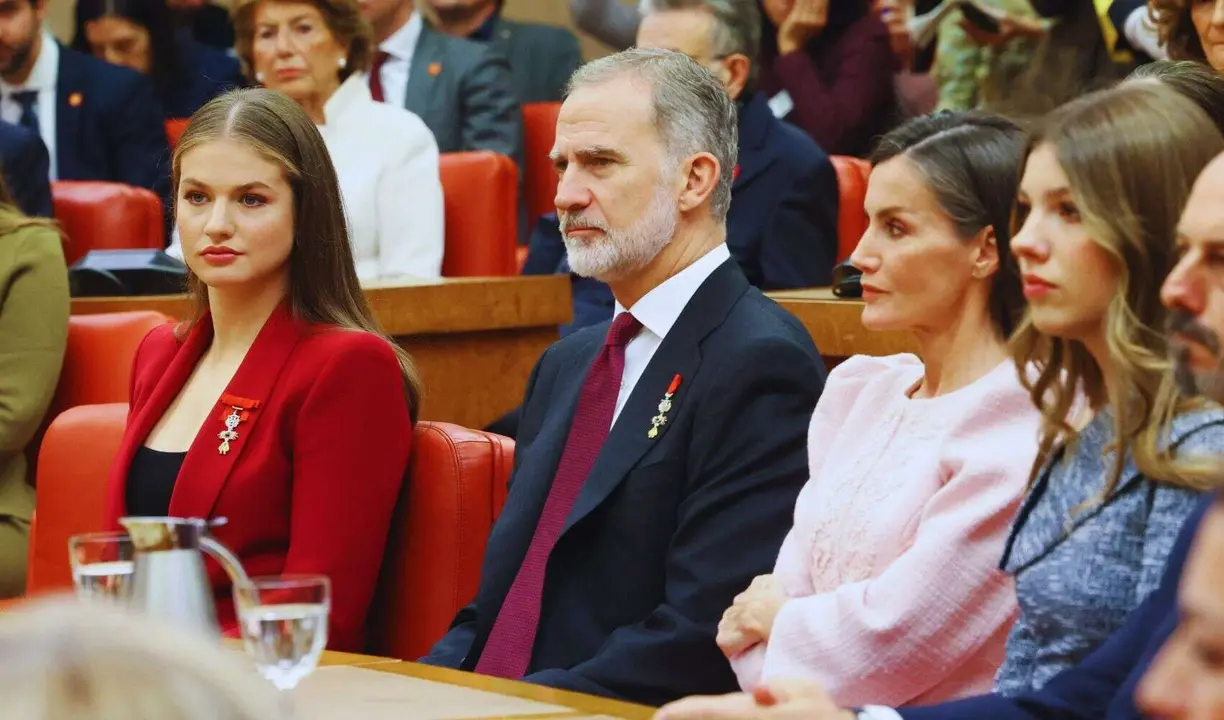 La princesa Leonor junto al Rey Felipe VI, la reina Letizia y la infanta Sof&iacute;a. / @CasaReal.