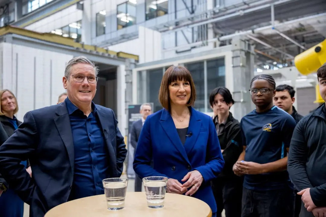 Keir Starmer, primer ministro del Reino Unido y Rachel Reeves, ministra de Econom&iacute;a. / @RachelReevesMP