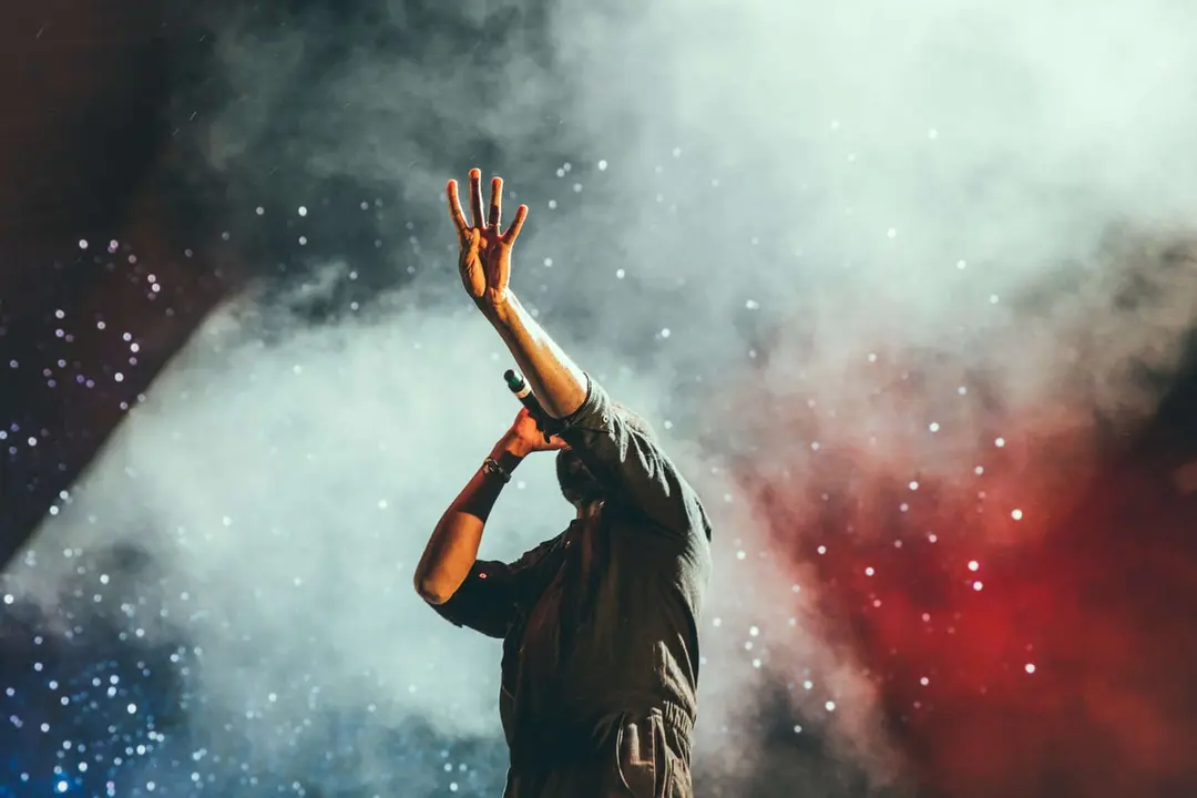 Un cantante en un concierto. /Pixabay.