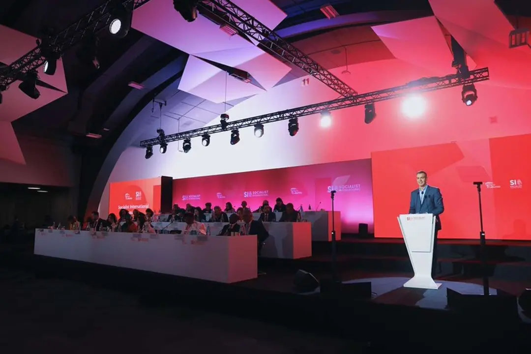 Pedro S&aacute;nchez en el Consejo de la Internacional Socialista. / X.