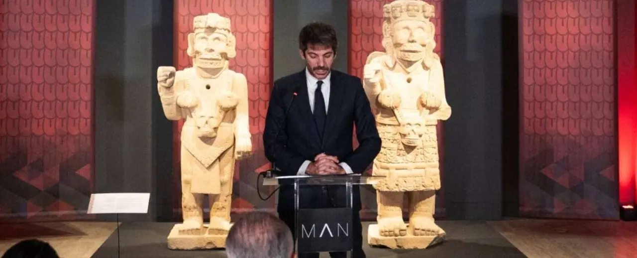 El ministro de Cultura, Ernest Urtasun inaugura la exposici&oacute;n 'La mitad del mundo. La mujer en el M&eacute;xico ind&iacute;gena'. / @Culturagob.