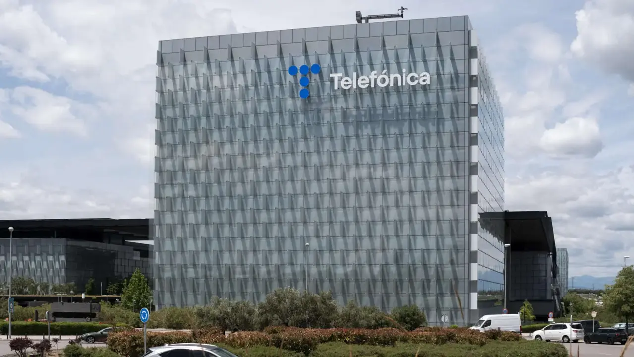 Telef&oacute;nica. / RR. SS.