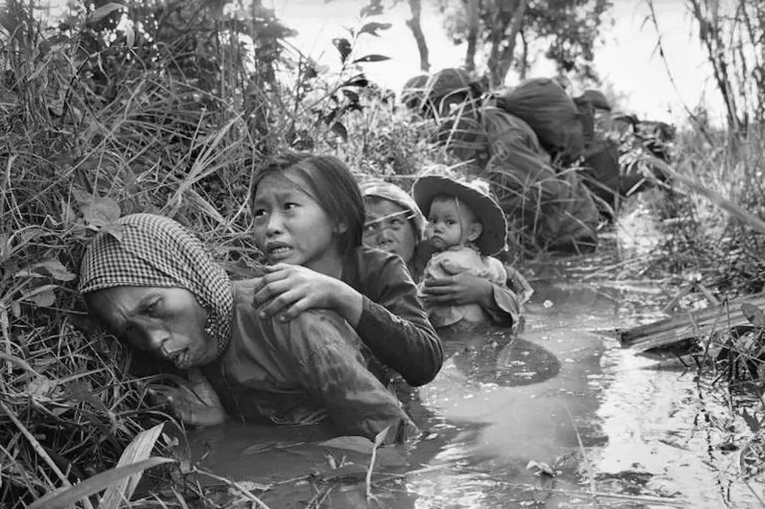 Para los civiles vietnamitas, la destrucci&oacute;n de las infraestructuras sanitarias multiplic&oacute; la incidencia de enfermedades como la malaria y el dengue. / RR SS.