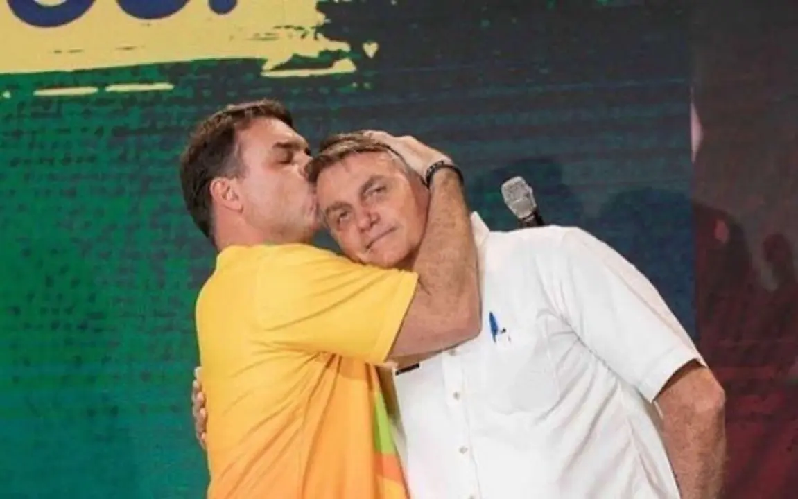 Flavio Bolsonaro, senador y Jair Bolsonaro, expresidente de Brasil. / @FlavioBolsonaro