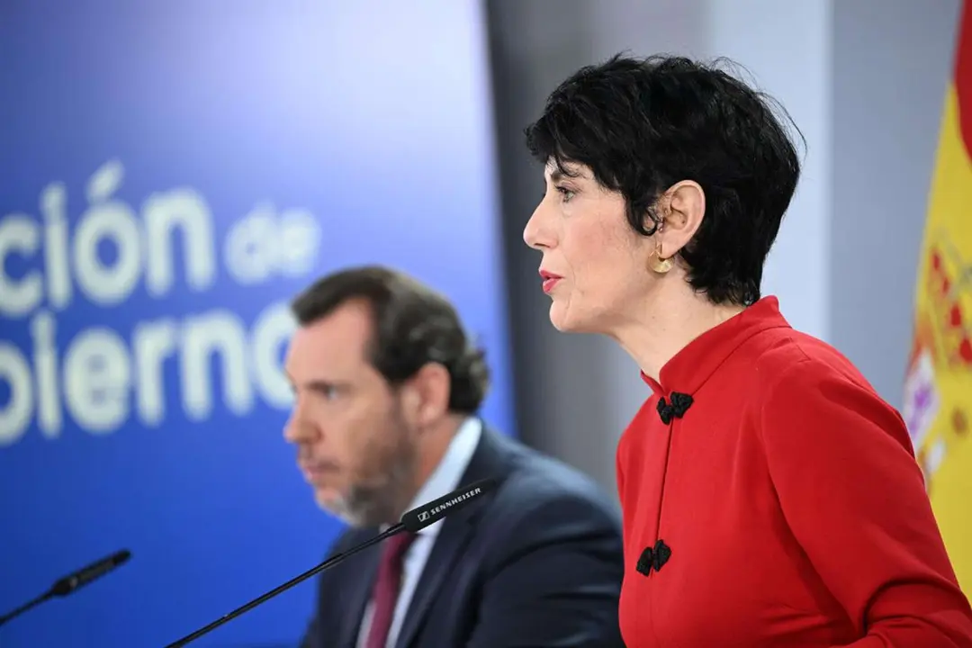 Elma Saiz, portavoz del Gobierno y &Oacute;scar Puente, ministro de Transportes. / La Moncloa