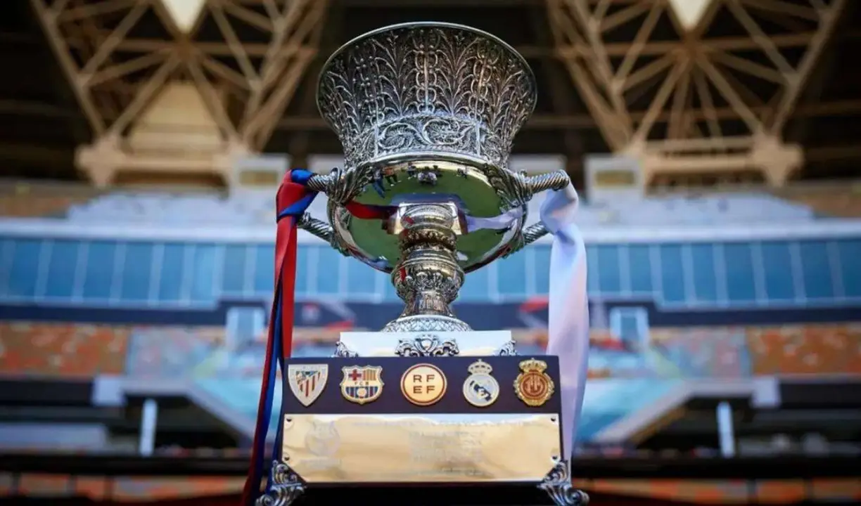 Trofeo de la Supercopa de Espa&ntilde;a. /  @rfef