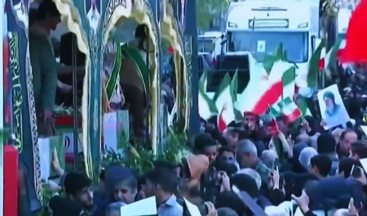 Funerales masivos en Ir&aacute;n en medios de protestas por el encarecimiento econ&oacute;mico. / RR SS.