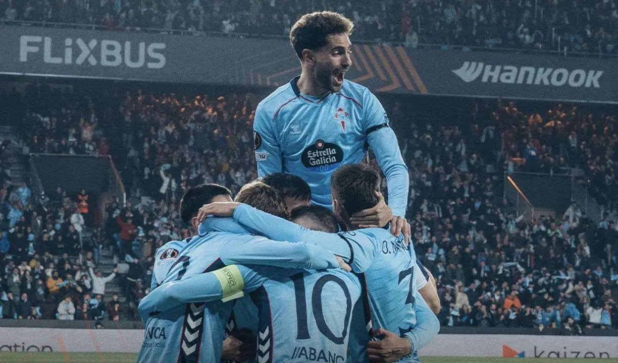 Los jugadores del Celta en plena celebraci&oacute;n de uno de los goles ante el Lille. /  @rccelta