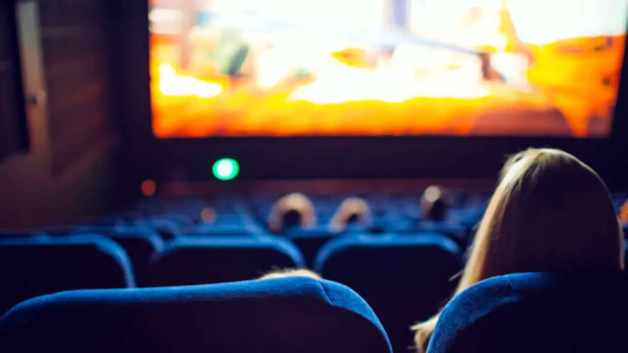 Una sala de cine. / RR. SS.