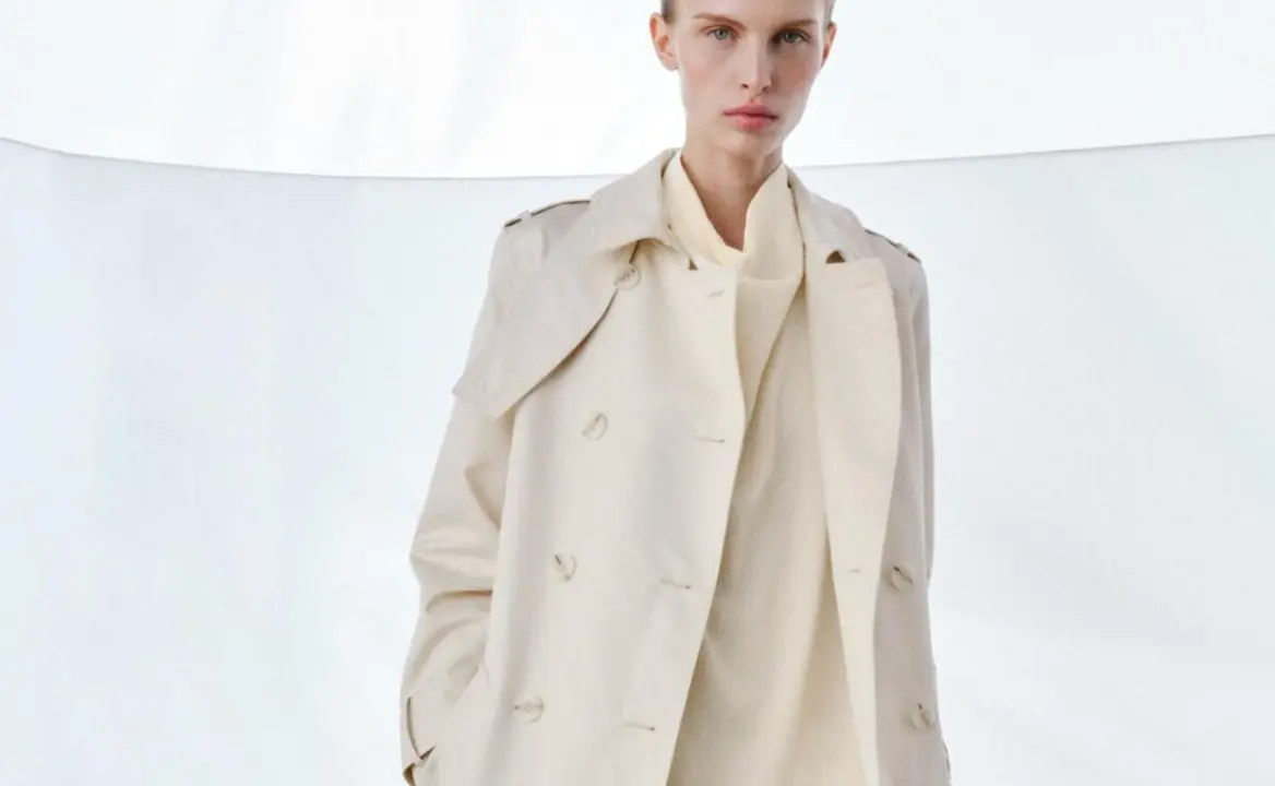 Gabardina cinturón, Zara.com.