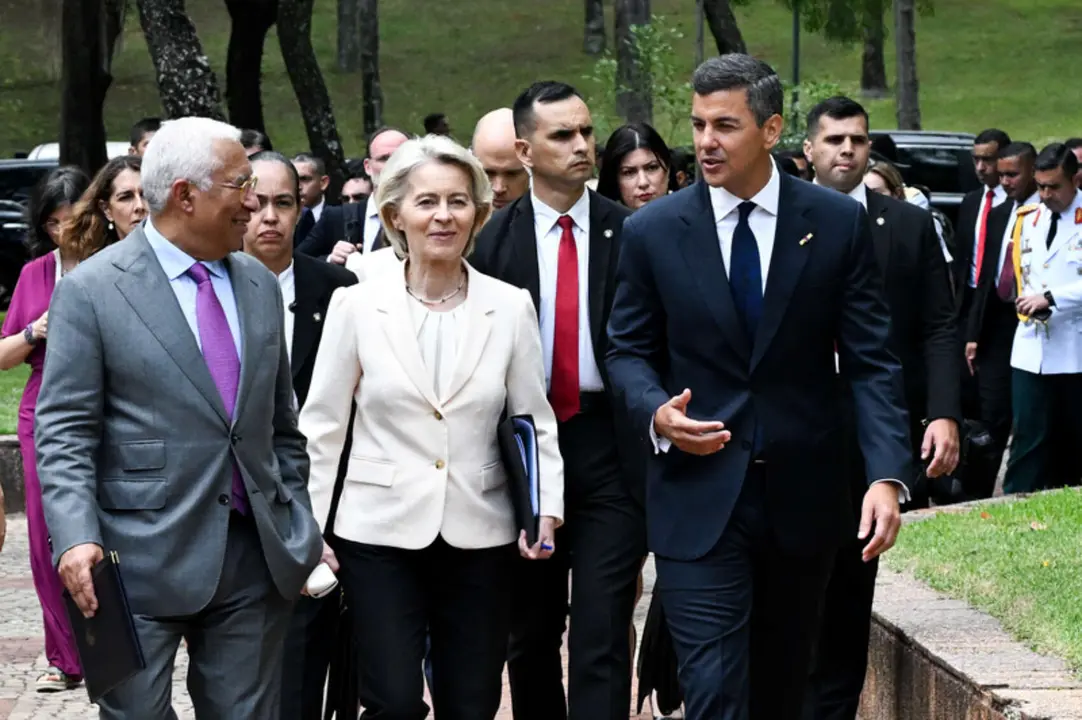 Ant&oacute;nio Costa, presidente del Consejo Europeo; Ursula von der Leyen, presidenta de la Comisi&oacute;n Europea y Santiago Pe&ntilde;a, presidente de Paraguay. / Consejo Europeo