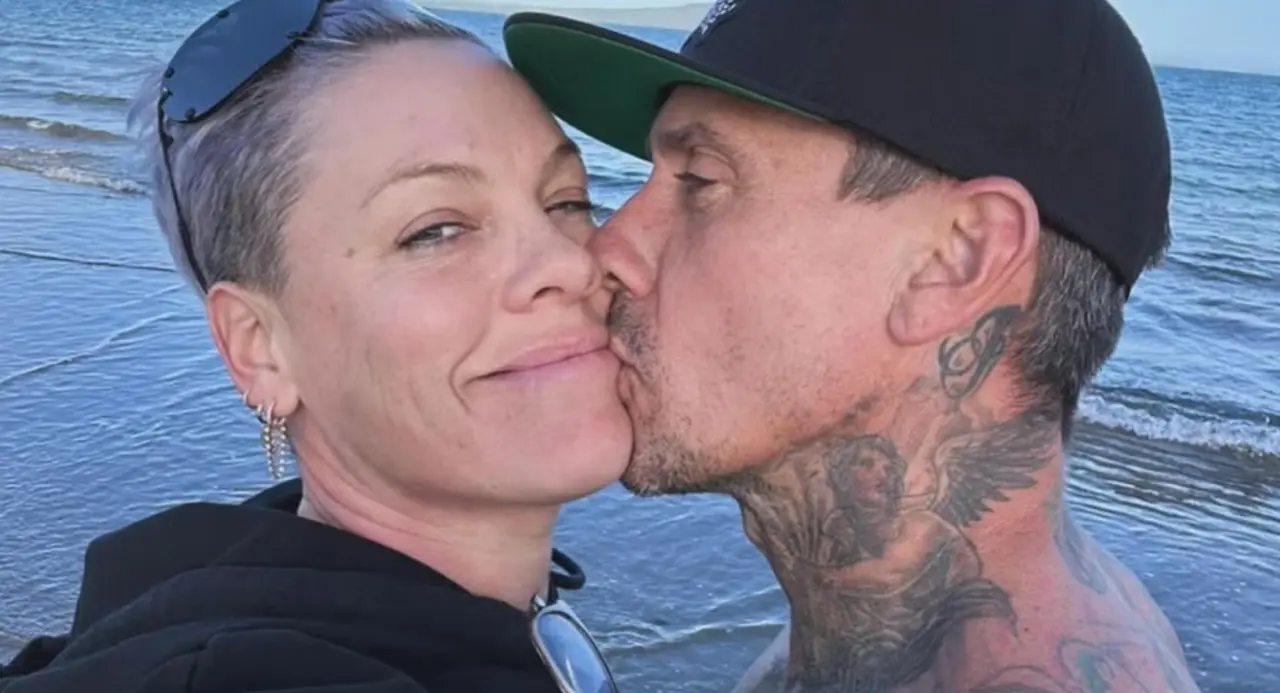 Cantante Pink junto a su pareja./ Instagram