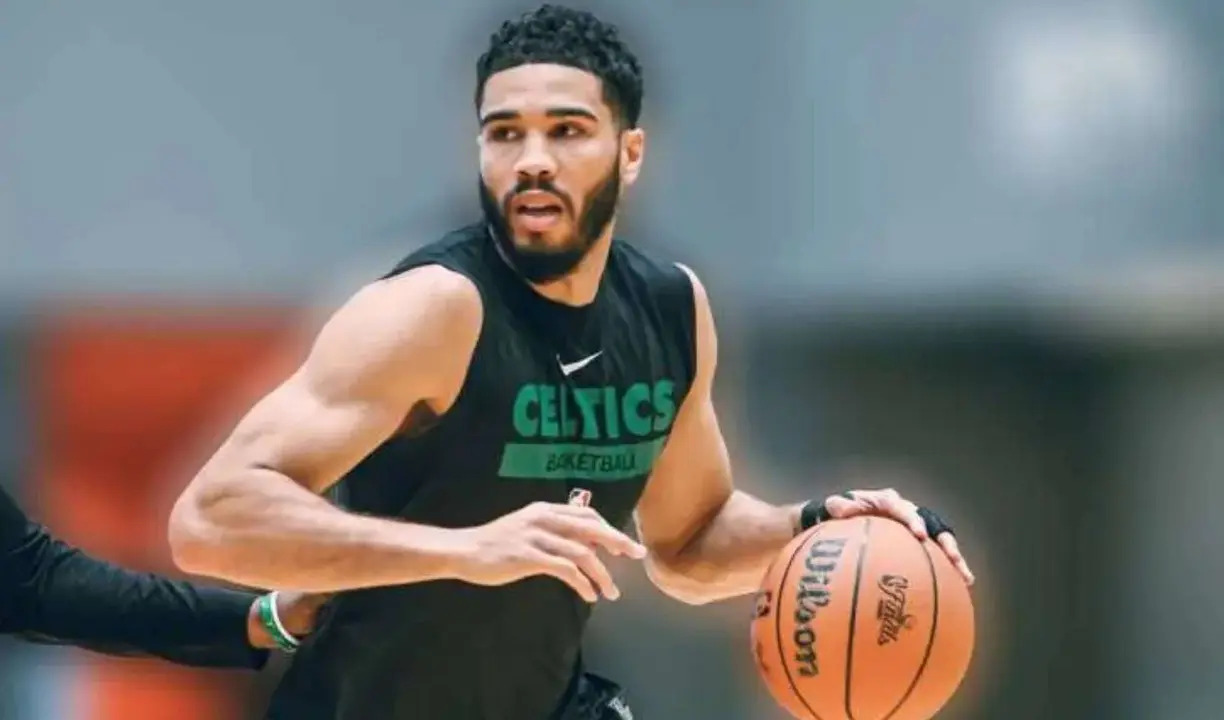 Jayson Tatum durante un entrenamiento de los Celtics. / @celtics