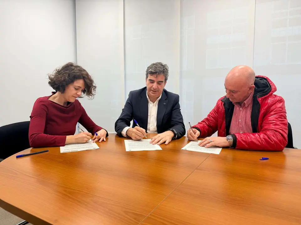 Firma en la Autoridad Portuaria de A Coru&ntilde;a. / Mundiario